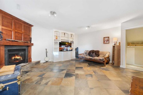 1043 32 Avenue Nw, Calgary, AB - Indoor Photo Showing Living Room With Fireplace
