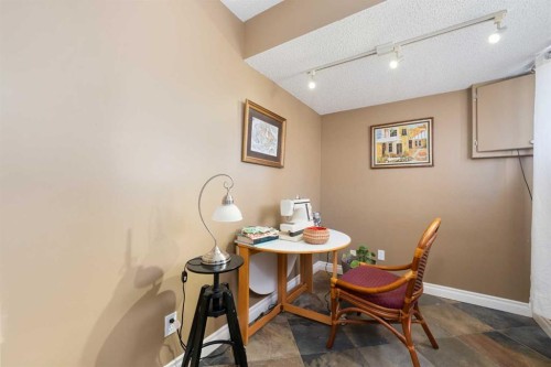 1043 32 Avenue Nw, Calgary, AB - Indoor Photo Showing Dining Room