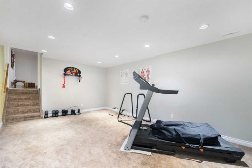 1043 32 Avenue Nw, Calgary, AB - Indoor Photo Showing Gym Room