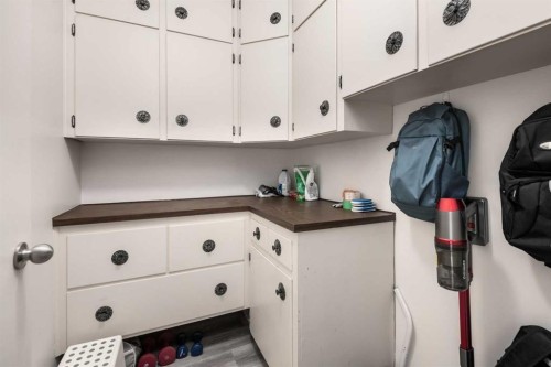 3201-4001C 49 Street Nw, Calgary, AB - Indoor