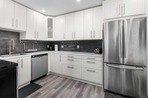 3201-4001C 49 Street Nw, Calgary, AB - Indoor Photo Showing Kitchen With Stainless Steel Kitchen