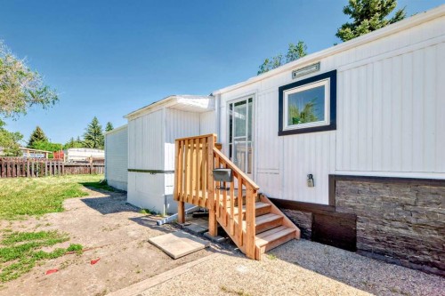 817 Bayview Road, Strathmore, AB - Outdoor With Exterior