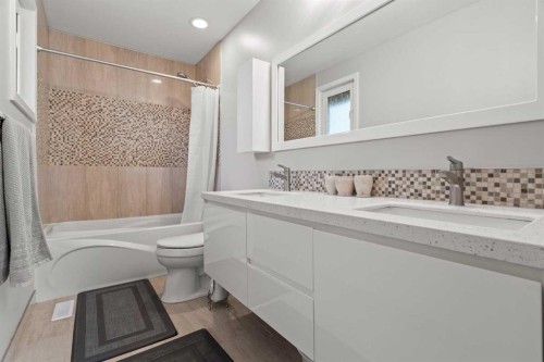 124 Canterbury Drive Sw, Calgary, AB - Indoor Photo Showing Bathroom