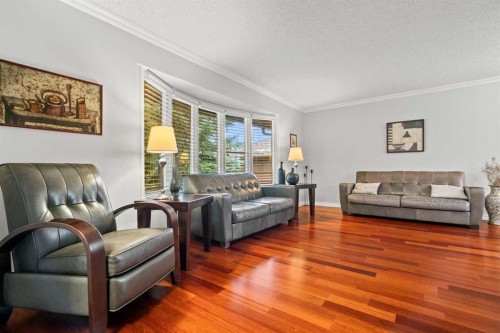 124 Canterbury Drive Sw, Calgary, AB - Indoor Photo Showing Living Room