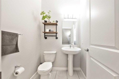 240 Lucas Crescent Nw, Calgary, AB - Indoor Photo Showing Bathroom
