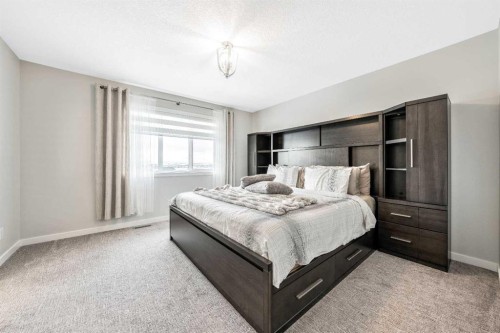 240 Lucas Crescent Nw, Calgary, AB - Indoor Photo Showing Bedroom