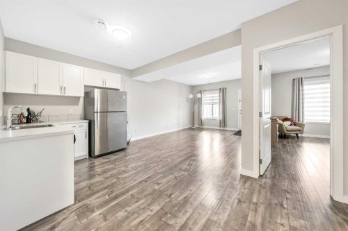 240 Lucas Crescent Nw, Calgary, AB - Indoor Photo Showing Kitchen