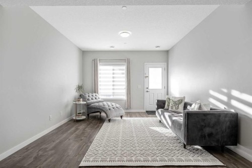 240 Lucas Crescent Nw, Calgary, AB - Indoor Photo Showing Other Room