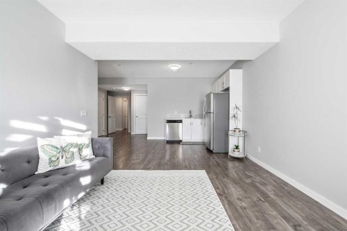 240 Lucas Crescent Nw, Calgary, AB - Indoor Photo Showing Other Room