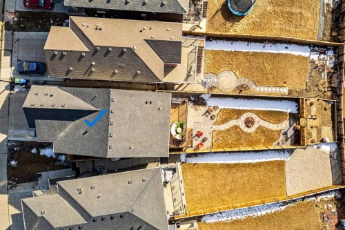 240 Lucas Crescent Nw, Calgary, AB - Outdoor