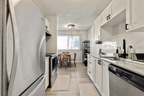 1-6412 4 Street Ne, Calgary, AB - Indoor Photo Showing Kitchen With Stainless Steel Kitchen With Upgraded Kitchen