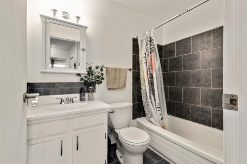 1-6412 4 Street Ne, Calgary, AB - Indoor Photo Showing Bathroom