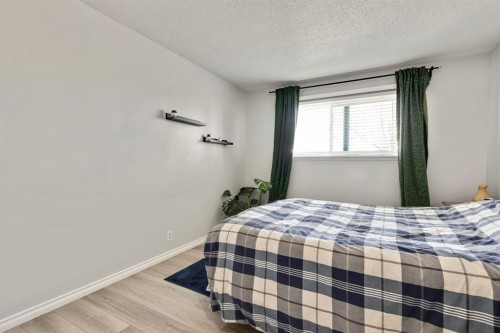 1-6412 4 Street Ne, Calgary, AB - Indoor Photo Showing Bedroom