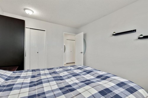 1-6412 4 Street Ne, Calgary, AB - Indoor Photo Showing Bedroom