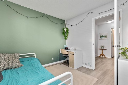 1-6412 4 Street Ne, Calgary, AB - Indoor Photo Showing Bedroom