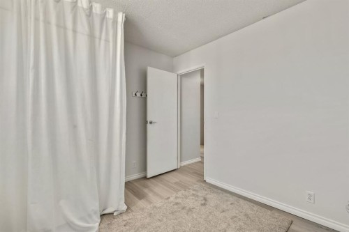 1-6412 4 Street Ne, Calgary, AB - Indoor Photo Showing Other Room