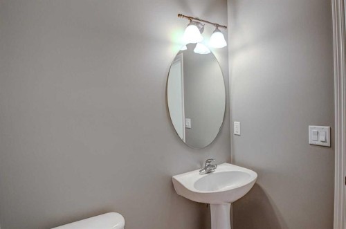40 Prestwick Manor Se, Calgary, AB - Indoor Photo Showing Bathroom