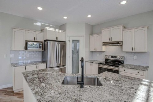 40 Prestwick Manor Se, Calgary, AB - Indoor Photo Showing Kitchen With Double Sink With Upgraded Kitchen