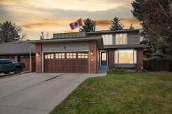 19 Deermoss Place SE Calgary, AB T2J 6P5