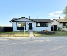 951 Maitland Way NE Calgary, AB T2A 5M8