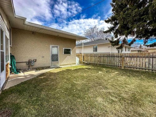 91 Holly Street Nw, Calgary, AB - Outdoor With Exterior