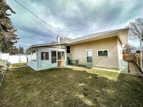 91 Holly Street Nw, Calgary, AB - Outdoor