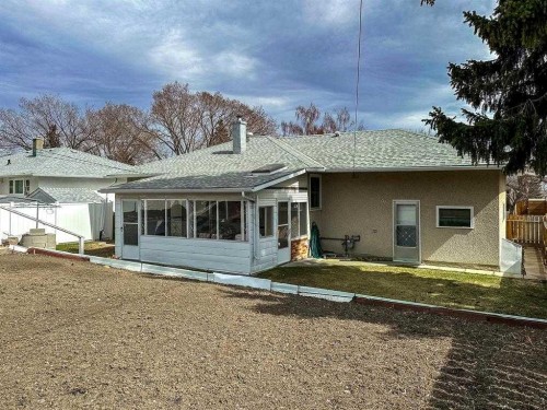 91 Holly Street Nw, Calgary, AB - Outdoor