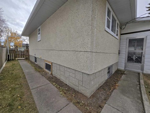 91 Holly Street Nw, Calgary, AB - Outdoor With Exterior