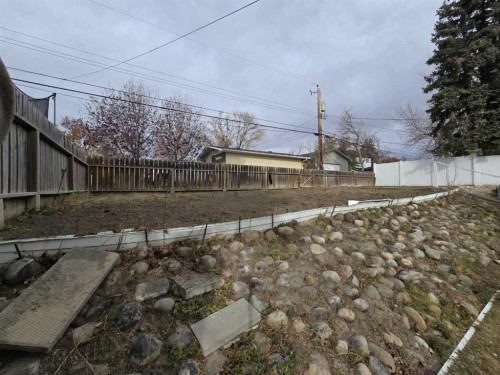 91 Holly Street Nw, Calgary, AB - Outdoor