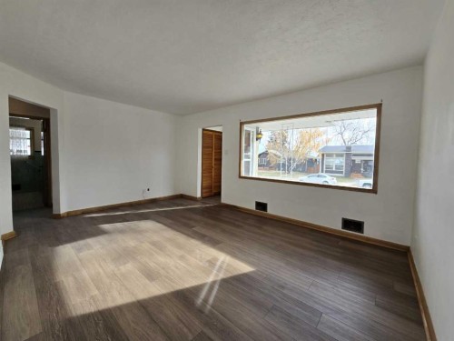 91 Holly Street Nw, Calgary, AB - Indoor