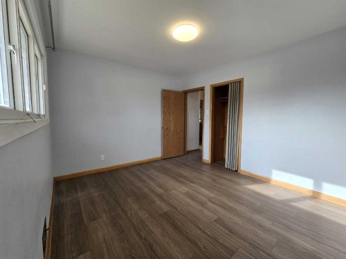 91 Holly Street Nw, Calgary, AB - Indoor Photo Showing Other Room