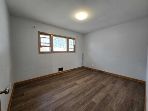 91 Holly Street Nw, Calgary, AB - Indoor Photo Showing Other Room