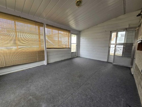 91 Holly Street Nw, Calgary, AB -  With Exterior