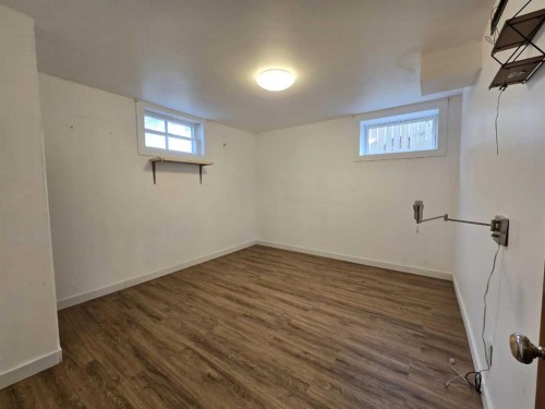 91 Holly Street Nw, Calgary, AB - Indoor