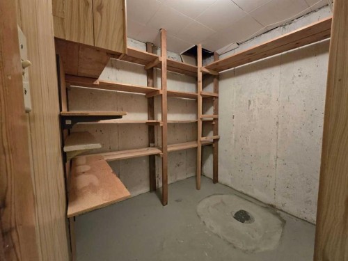 91 Holly Street Nw, Calgary, AB - Indoor