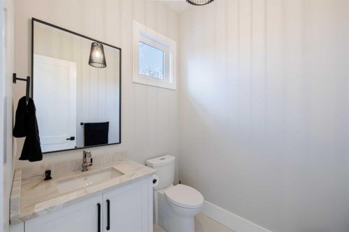 319 42 Street Sw, Calgary, AB - Indoor Photo Showing Bathroom