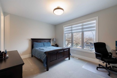 319 42 Street Sw, Calgary, AB - Indoor Photo Showing Bedroom