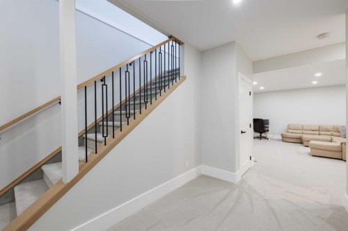 319 42 Street Sw, Calgary, AB - Indoor Photo Showing Other Room