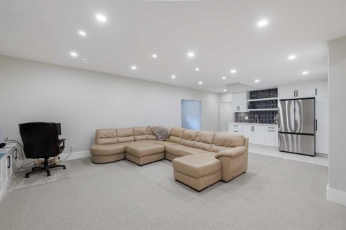 319 42 Street Sw, Calgary, AB - Indoor