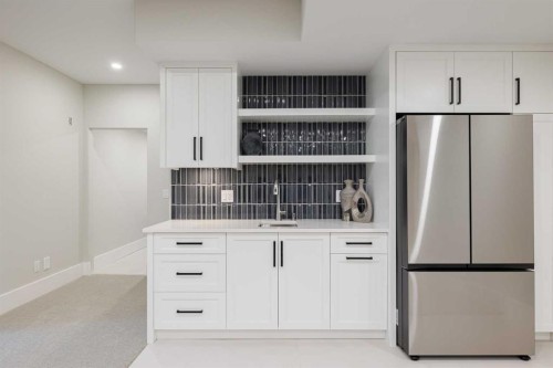 319 42 Street Sw, Calgary, AB - Indoor