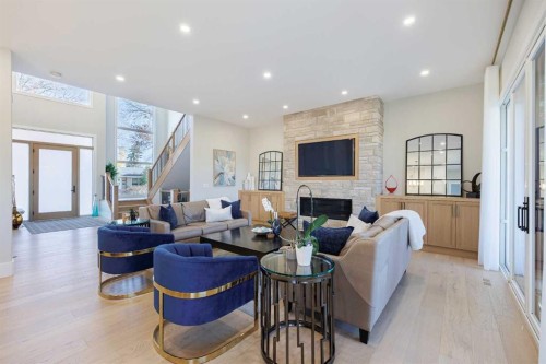 319 42 Street Sw, Calgary, AB - Indoor Photo Showing Living Room With Fireplace