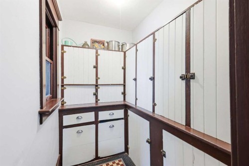 216 9 Street Ne, Calgary, AB - Indoor Photo Showing Other Room