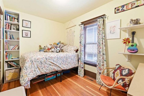 216 9 Street Ne, Calgary, AB - Indoor Photo Showing Bedroom