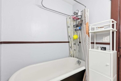 216 9 Street Ne, Calgary, AB - Indoor