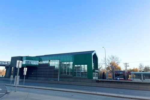 216 9 Street Ne, Calgary, AB - Outdoor