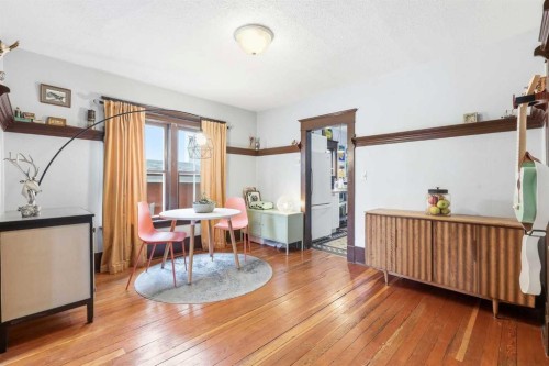 216 9 Street Ne, Calgary, AB - Indoor Photo Showing Dining Room