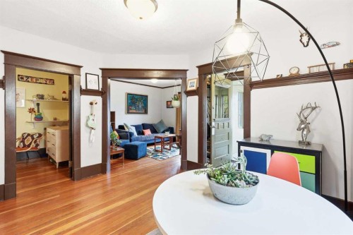 216 9 Street Ne, Calgary, AB - Indoor Photo Showing Dining Room