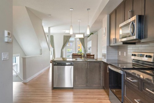 19640 40 Street Se, Calgary, AB - Indoor Photo Showing Kitchen With Stainless Steel Kitchen With Upgraded Kitchen
