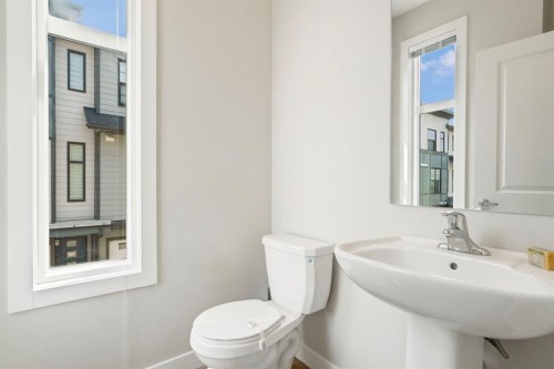 19640 40 Street Se, Calgary, AB - Indoor Photo Showing Bathroom