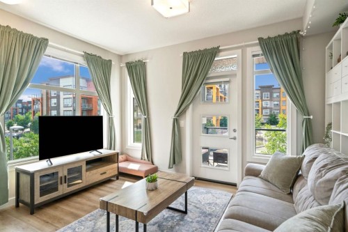 19640 40 Street Se, Calgary, AB - Indoor Photo Showing Living Room